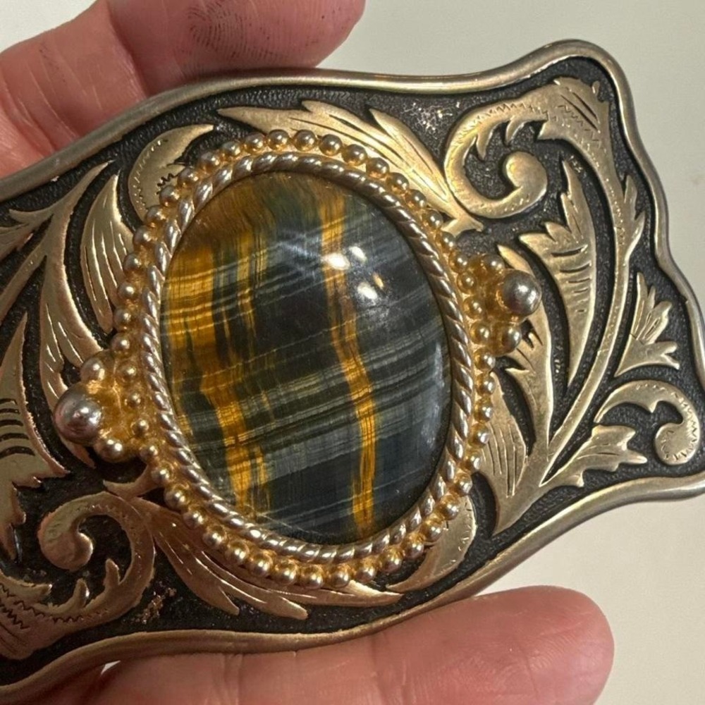 Unique vintage tiger's eye belt buckle in gold and‎ black #westernvibes